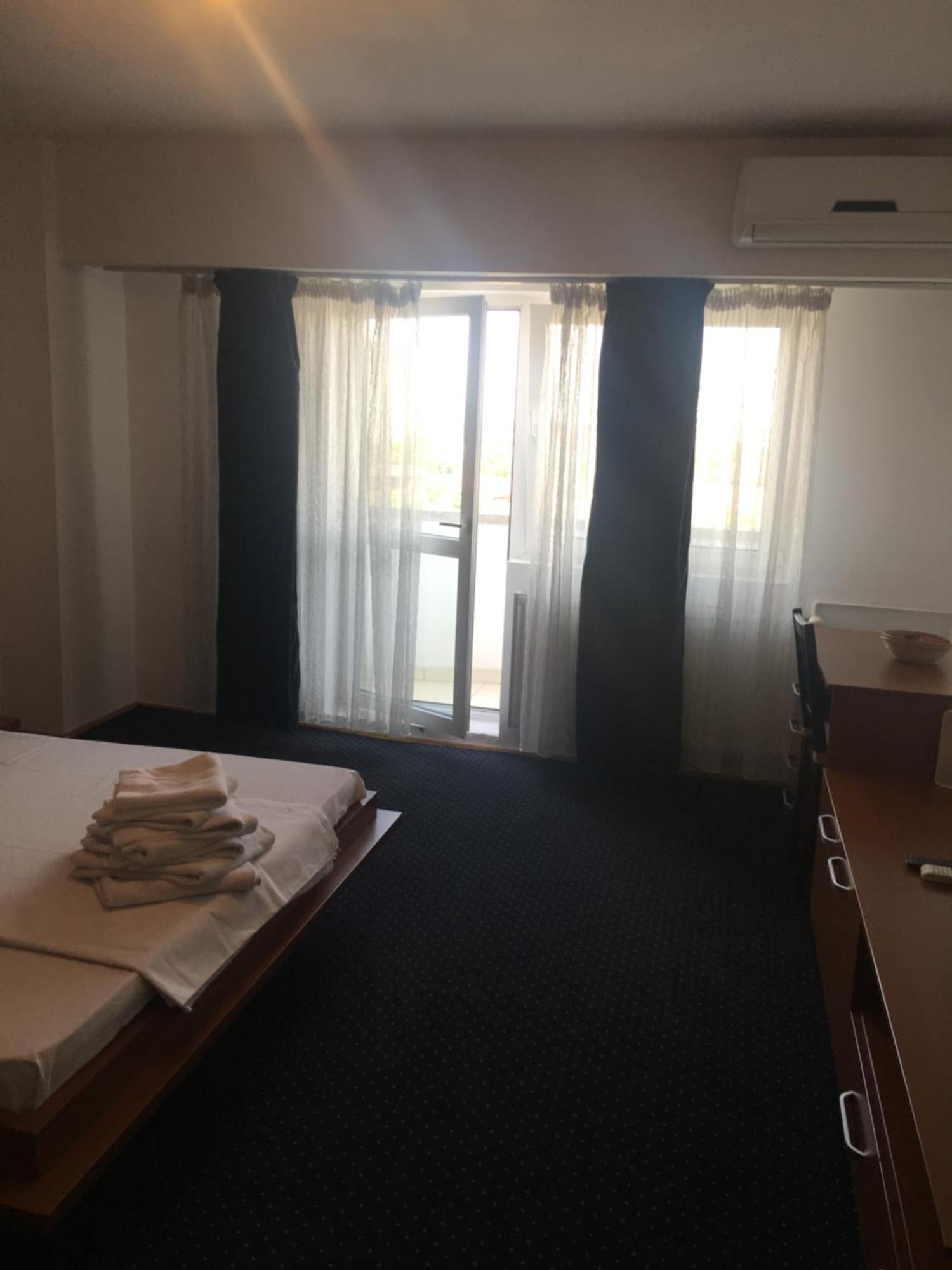 Alba Iulia Square - Apartments And Studios Bukarest Exterior foto